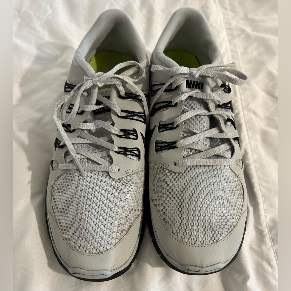 Nike Free 5.0 mens size 11.5 white and black shoes. - Picture 3 of 9